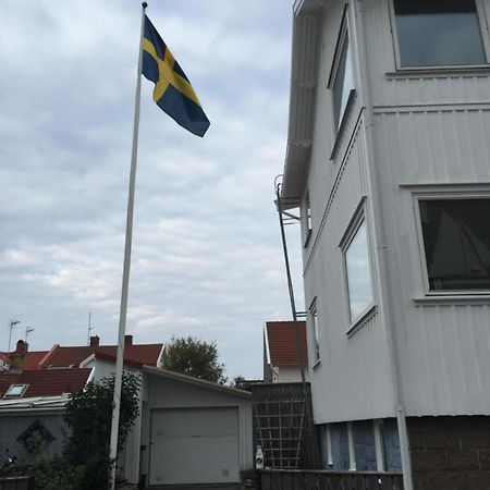 Accommodation For 2 In The Center City Of Lysekil Exteriör bild