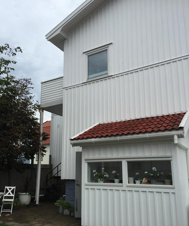 Accommodation For 2 In The Center City Of Lysekil Exteriör bild