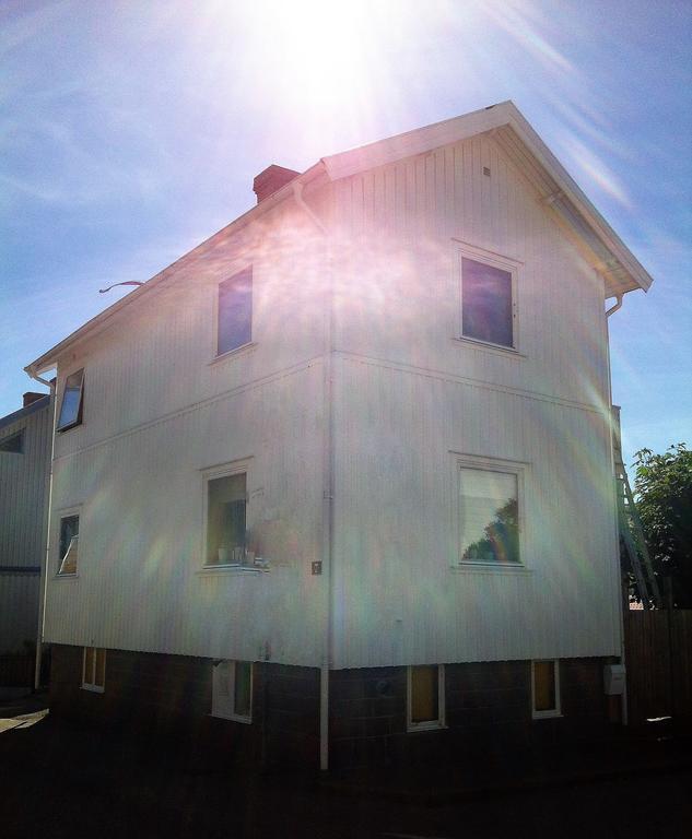 Accommodation For 2 In The Center City Of Lysekil Exteriör bild