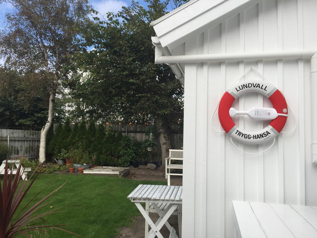 Accommodation For 2 In The Center City Of Lysekil Exteriör bild